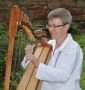 Bettina Kallausch mit Harfe