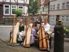 Elisa Sommer, Lea Schönfels und Bettina Kallausch beim Auftritt der Gothaer Harfenklasse vor dem Café Ägidius (Foto: privat)